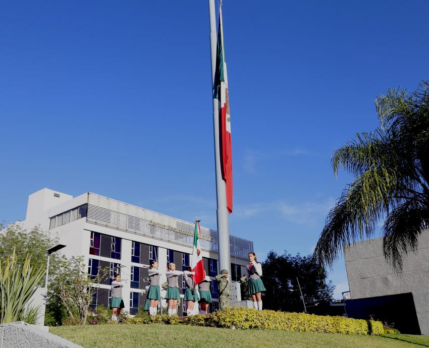 Conmemora UdeG 84 años del Día de la Bandera
