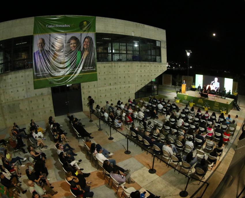 Noche de gala y orgullo UdeG 