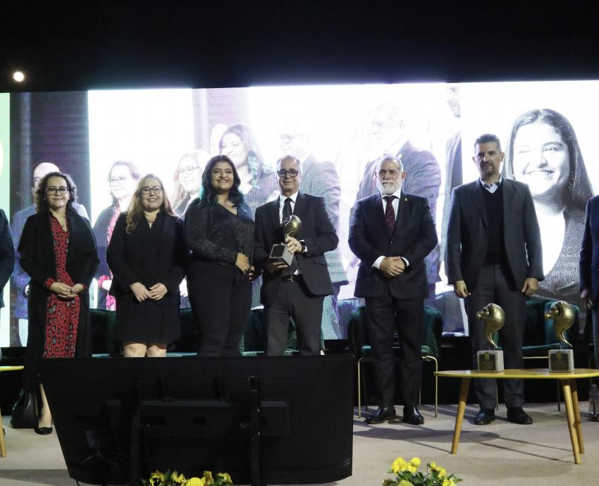 Noche de gala y orgullo UdeG 