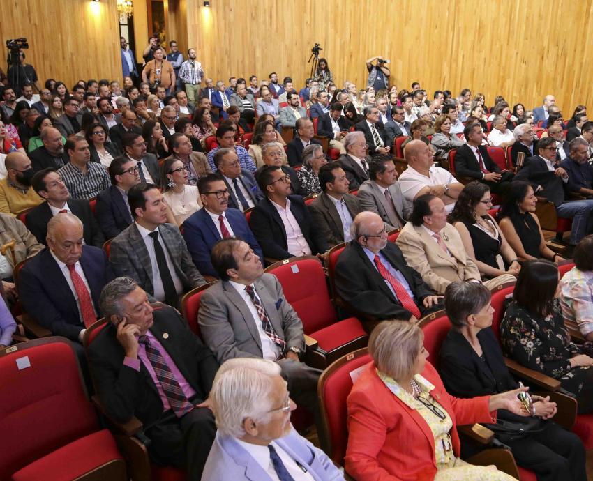 Distinguen a José Manuel Jurado Parres como Maestro Emérito de la UdeG