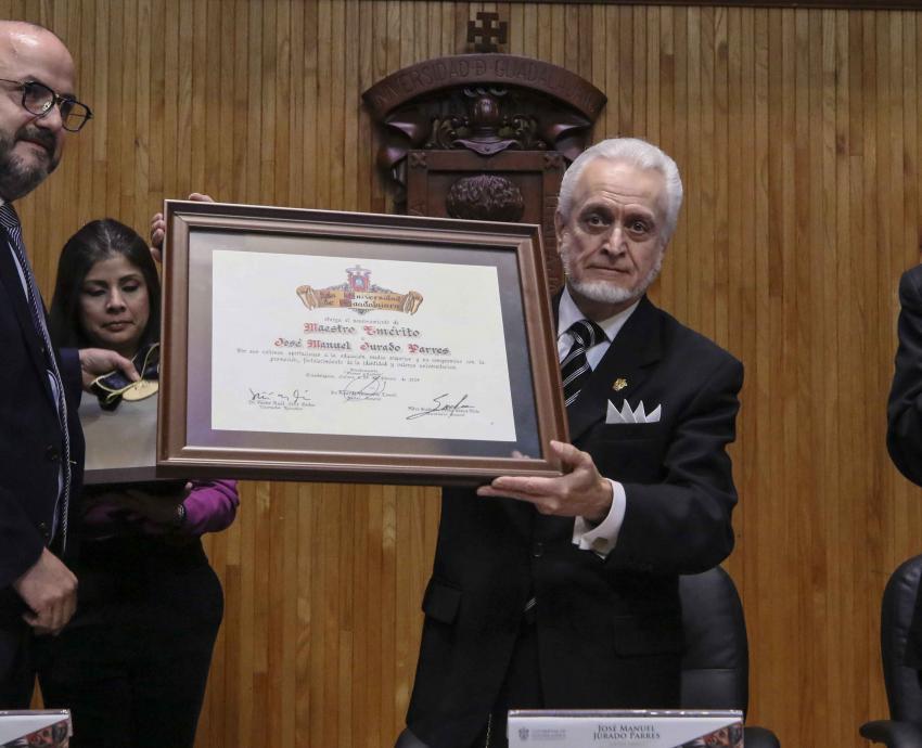 Distinguen a José Manuel Jurado Parres como Maestro Emérito de la UdeG
