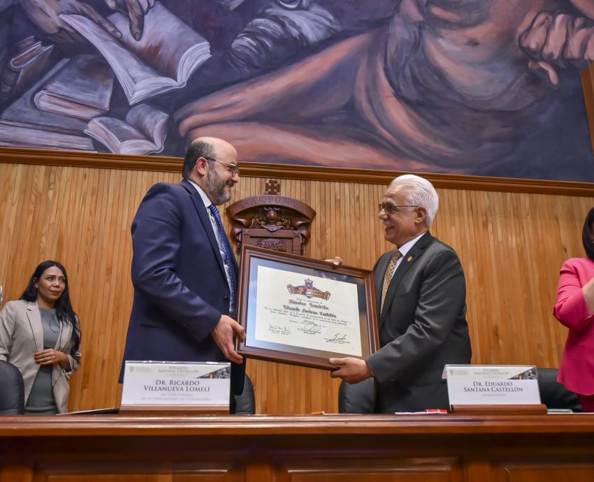 Reconocen al doctor Eduardo Santana como Maestro Emérito de la UdeG