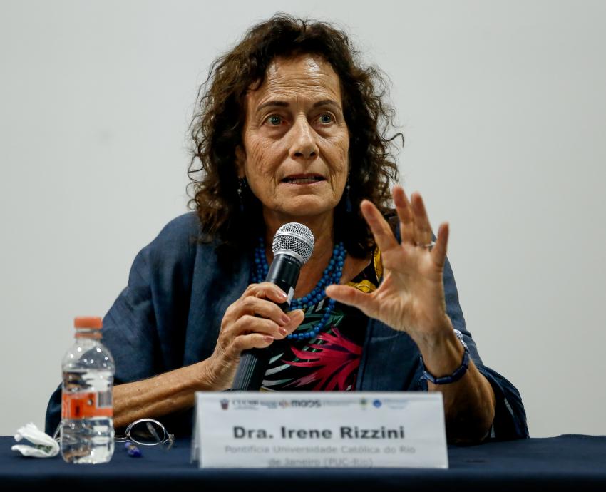 Expertos proponen decolonizar la idea de niñez en América Latina para erradicar violencias