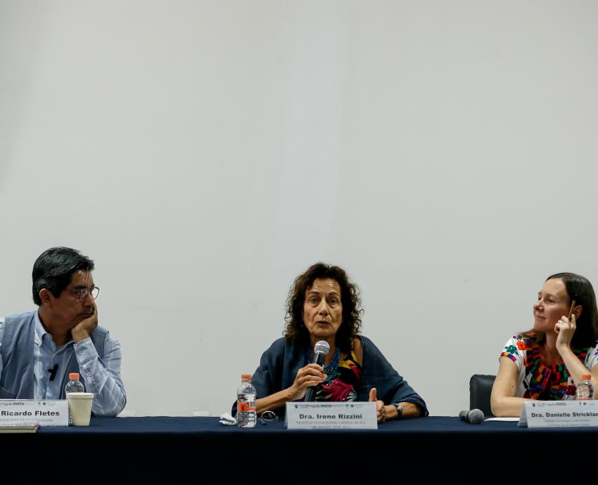 Expertos proponen decolonizar la idea de niñez en América Latina para erradicar violencias