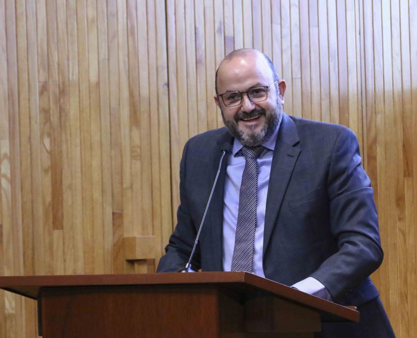 Honran al doctor Miguel Ángel Navarro como Maestro Emérito de la UdeG