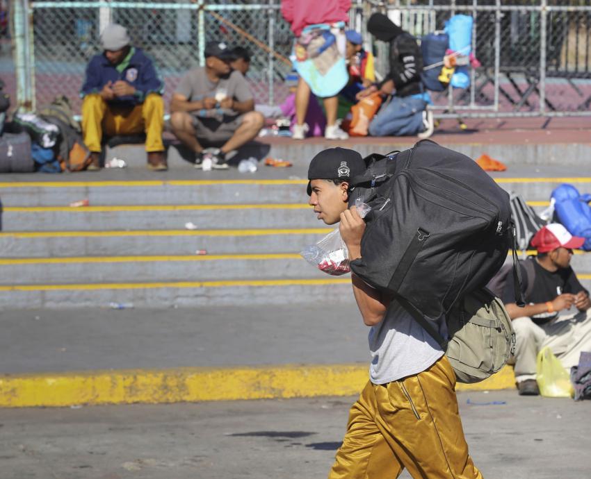 Persisten barreras institucionales para brindar derechos sociales a migrantes en AMG