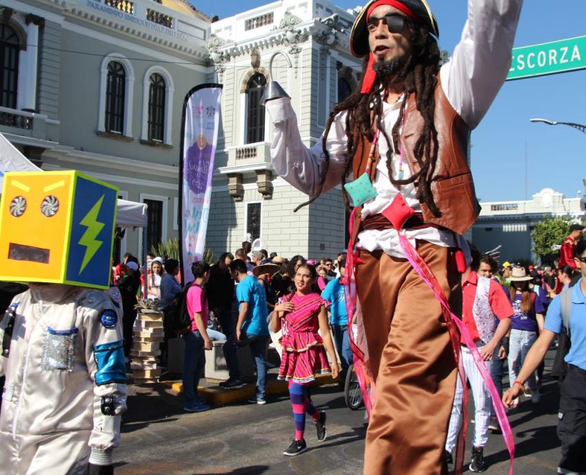 Invitan a participar en el octavo desfile literario que organiza UdeG con el tema “Equifonía y sonororidades”