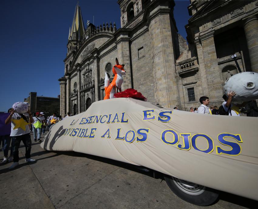 CUAAD se engalana con fiesta literaria, que incluye desfile y conversatorios