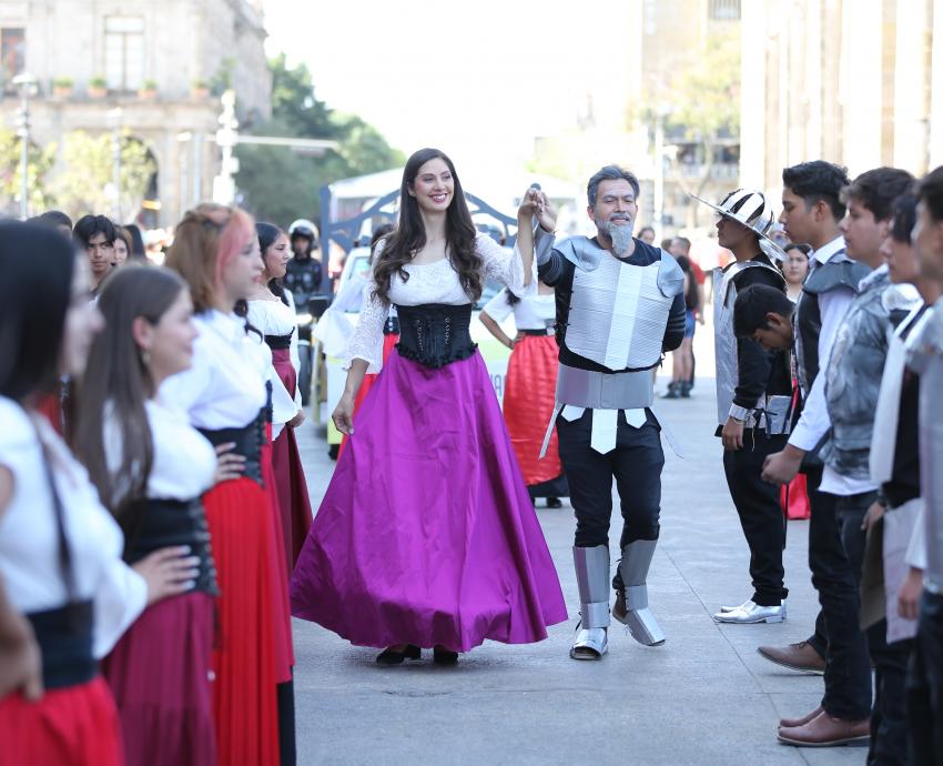 CUAAD se engalana con fiesta literaria, que incluye desfile y conversatorios