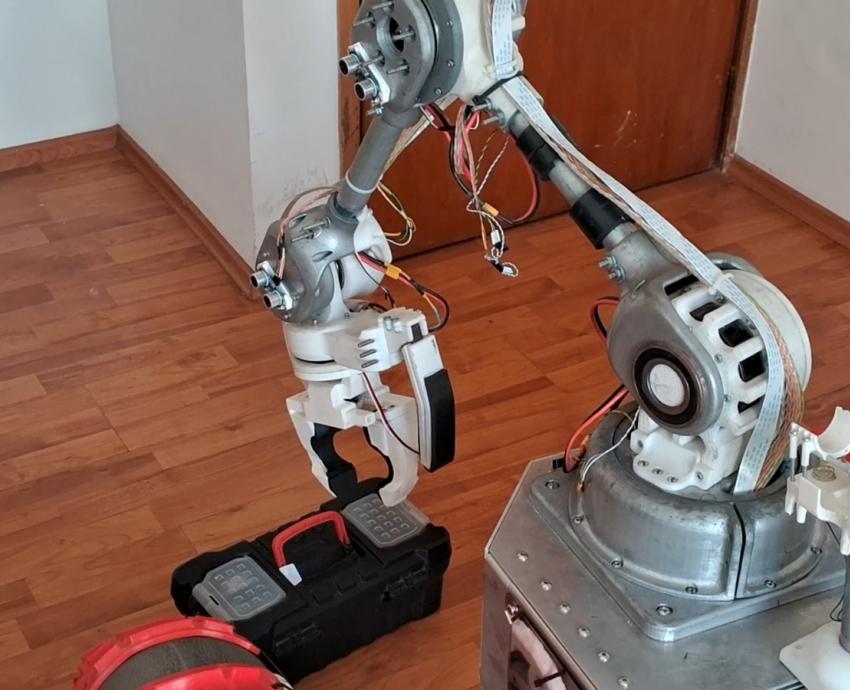 Estudiantes del CUCEI construyen prototipo de vehículo de exploración marciana