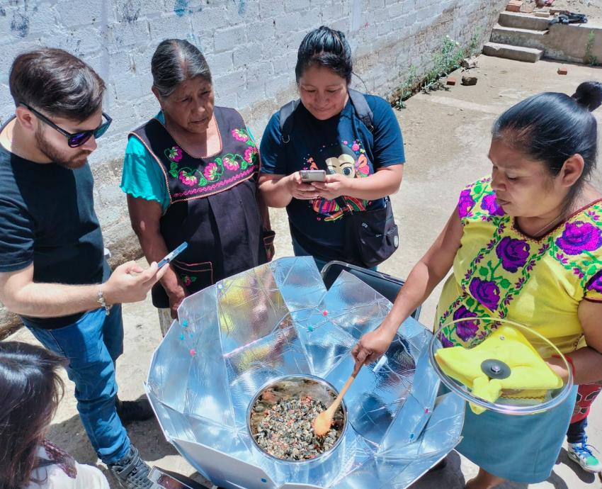 Con taller de estufas solares, UACI y CUTonalá impulsan transición energética de pueblos originarios del AMG