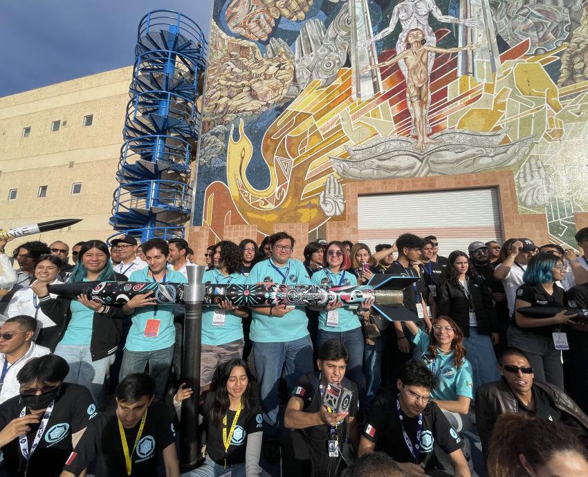 Estudiantes de CUCEI y CUTonalá ganan primer lugar en encuentro de Cohetería