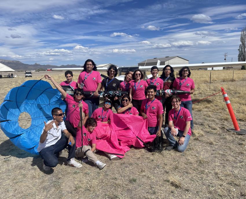 Estudiantes de CUCEI y CUTonalá ganan primer lugar en encuentro de Cohetería