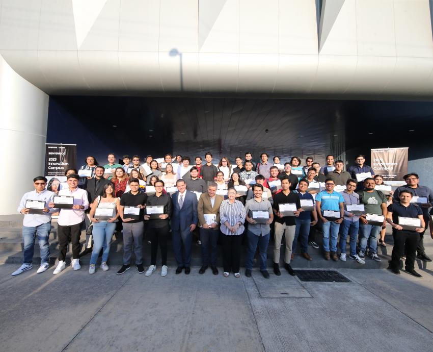 Estudiantes de UdeG se gradúan del Samsung Innovation Campus 2023