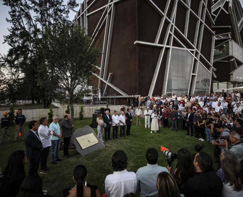 Colocan monumento vivo en memoria de Raúl Padilla López