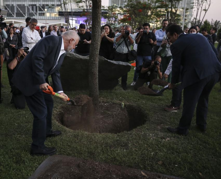 Colocan monumento vivo en memoria de Raúl Padilla López