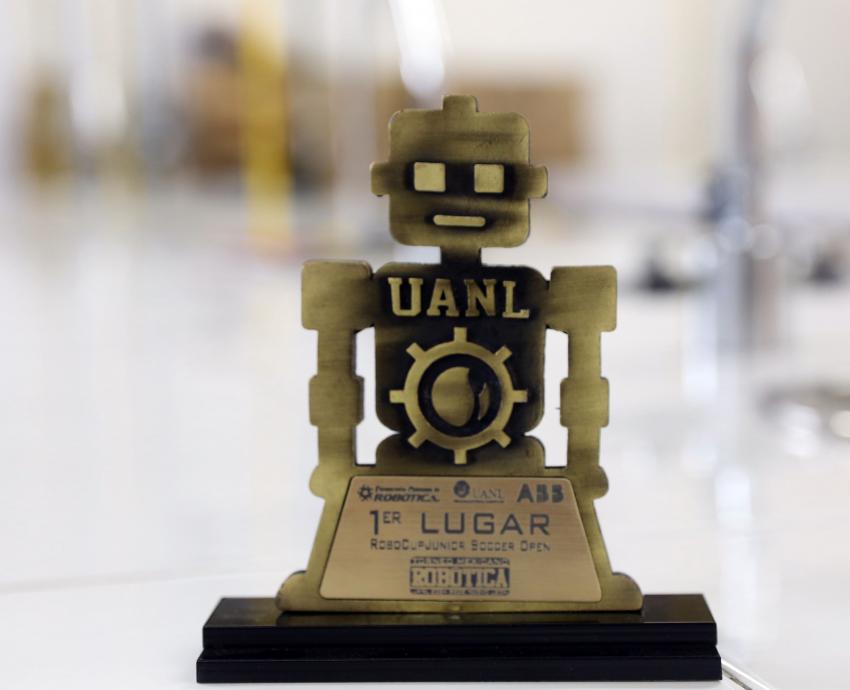 Alistan viaje estudiantes de la Preparatoria 14 para participar en RoboCup