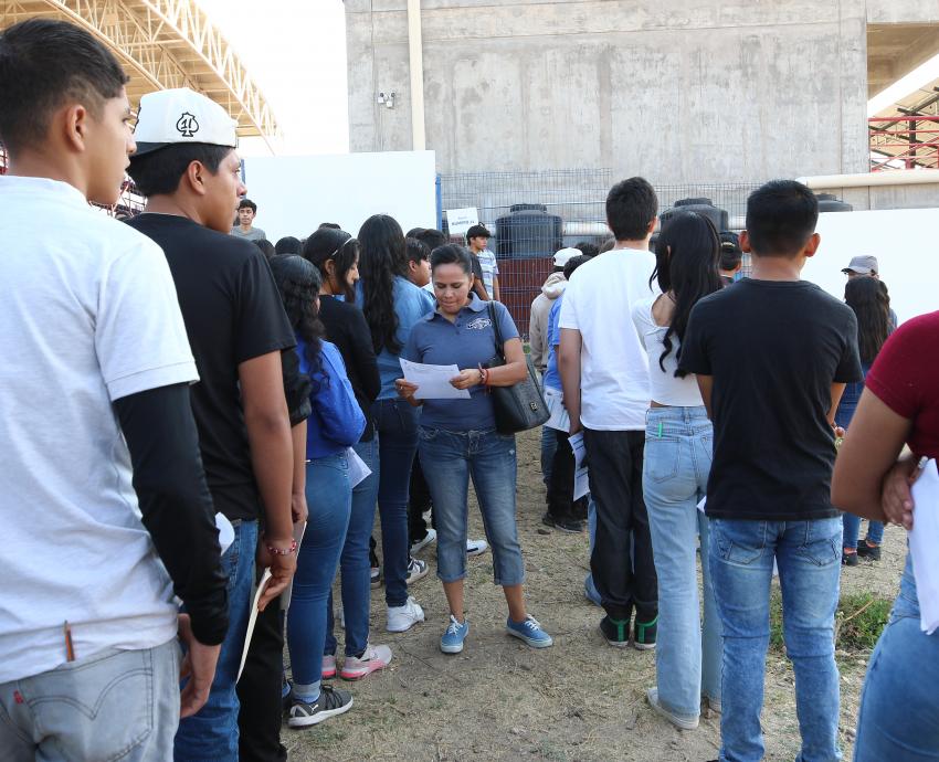 Presentan examen de admisión aspirantes a bachillerato de la UdeG