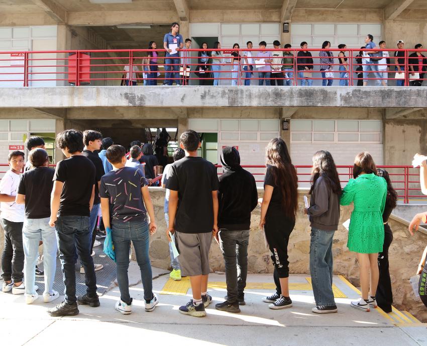 Presentan examen de admisión aspirantes a bachillerato de la UdeG