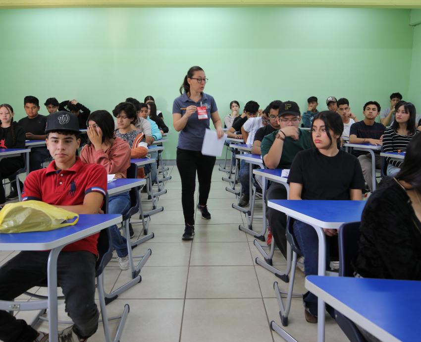 Presentan examen de admisión aspirantes a bachillerato de la UdeG