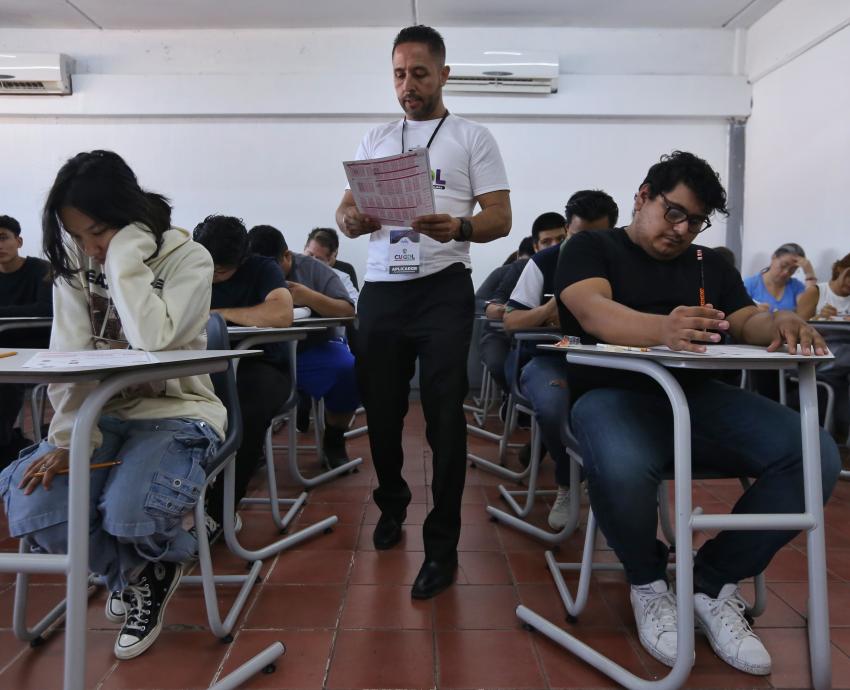Participan más de 840 aspirantes en primer examen de admisión del CUGuadalajara