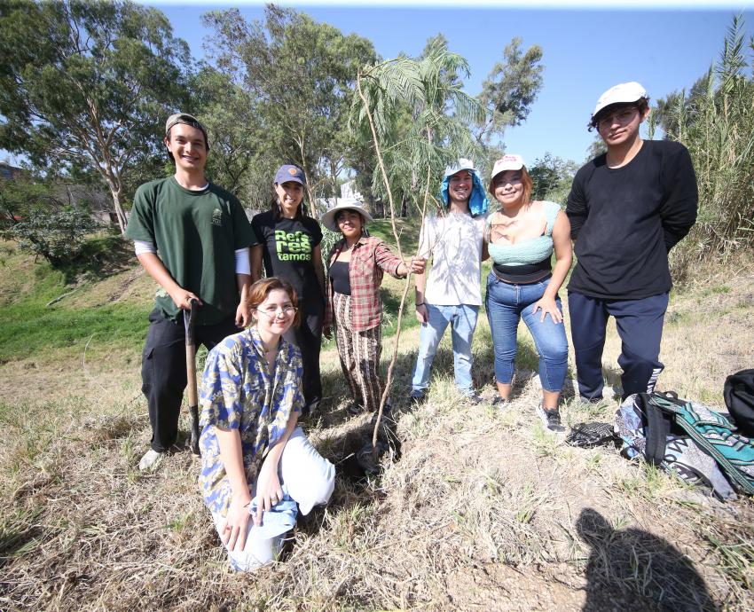 Con reforestación CUCSH celebra Día Mundial del Medio Ambiente