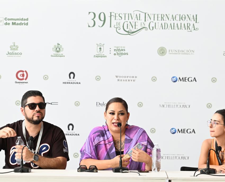 “La peluca” arrasa en Guadalajara Construye