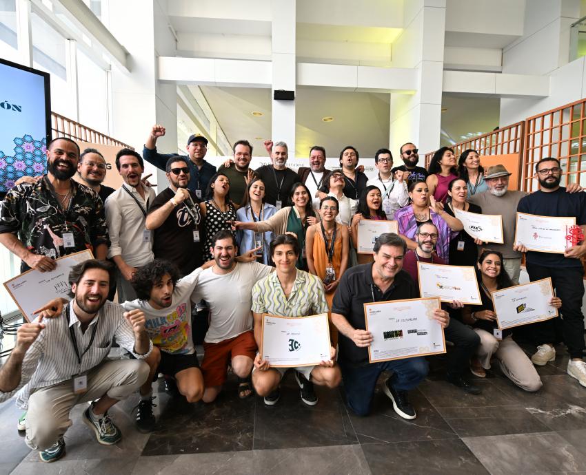 “La peluca” arrasa en Guadalajara Construye