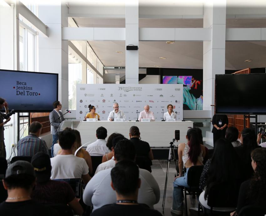 Directora oaxaqueña Xóchitl Enríquez Mendoza obtiene Beca Jenkins-Del Toro 2024