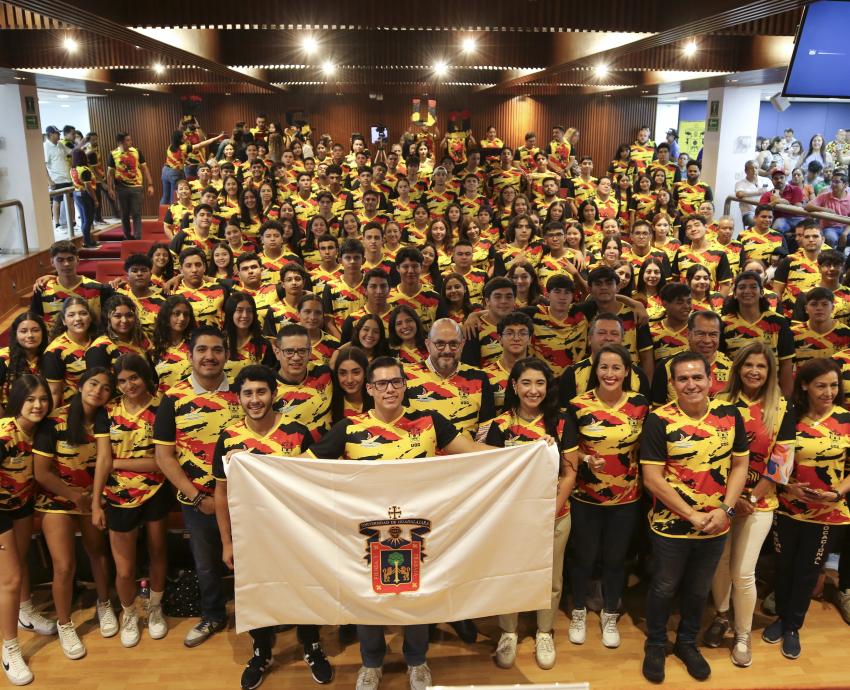 Rector General abandera a deportistas de preparatorias UdeG 