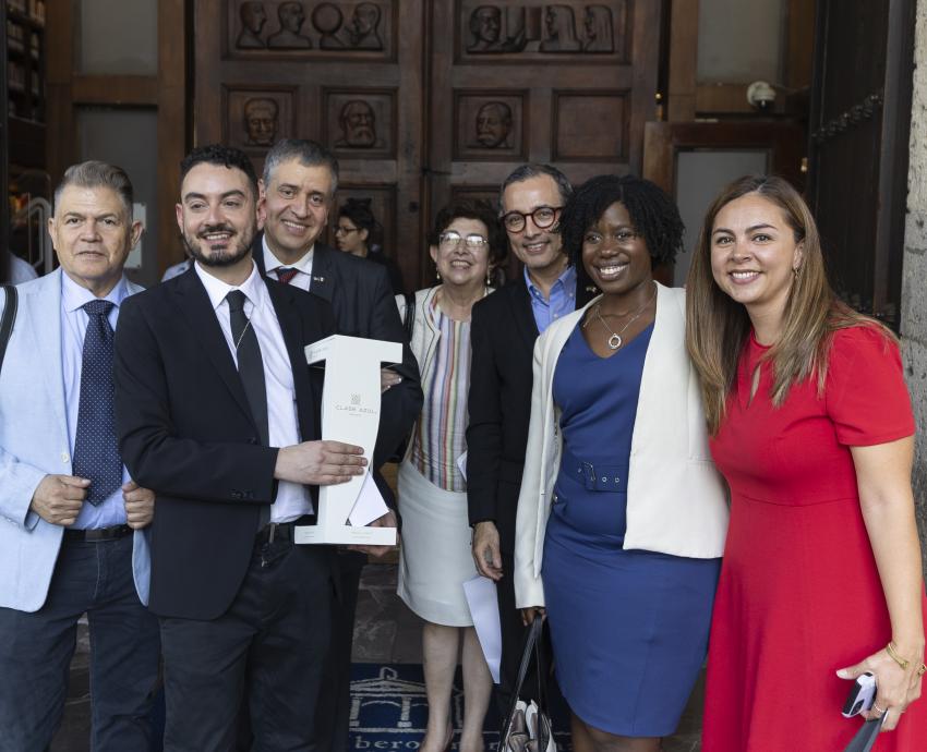 Embajador de EUA charla con estudiantes de UdeG