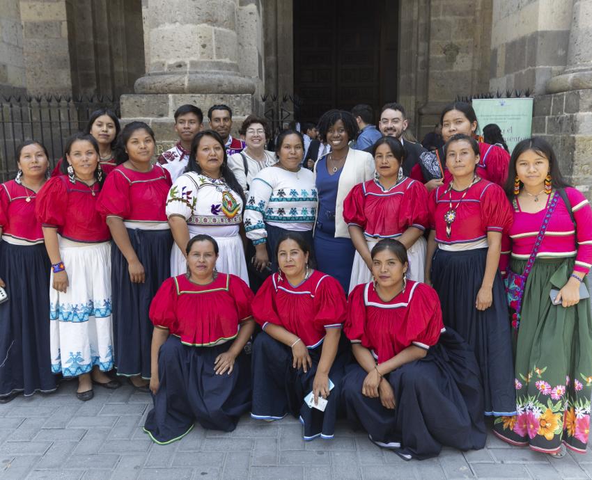 Embajador de EUA charla con estudiantes de UdeG