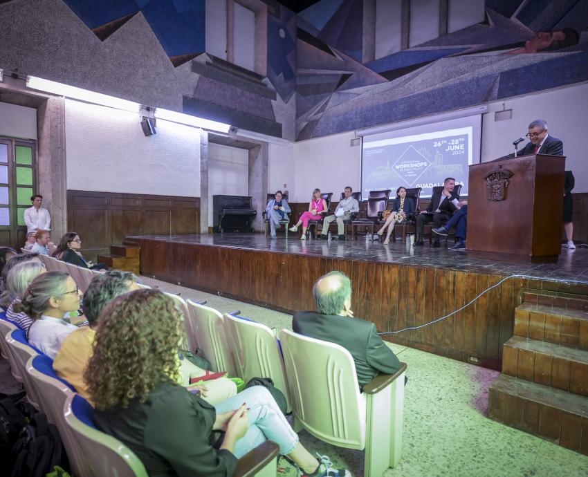 Especialistas internacionales participan en talleres sobre políticas públicas, en Preparatoria Jalisco