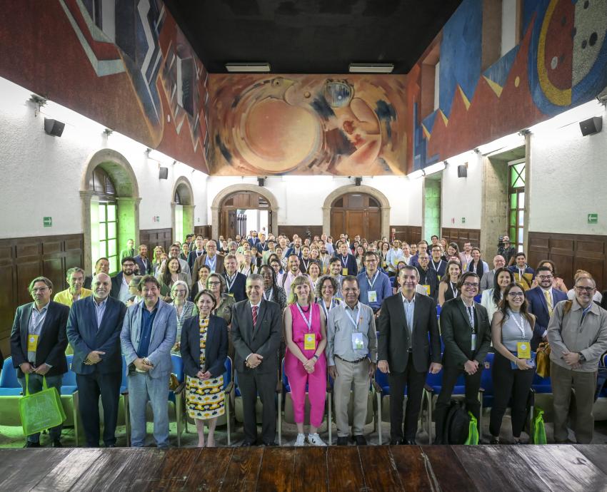 Especialistas internacionales participan en talleres sobre políticas públicas, en Preparatoria Jalisco