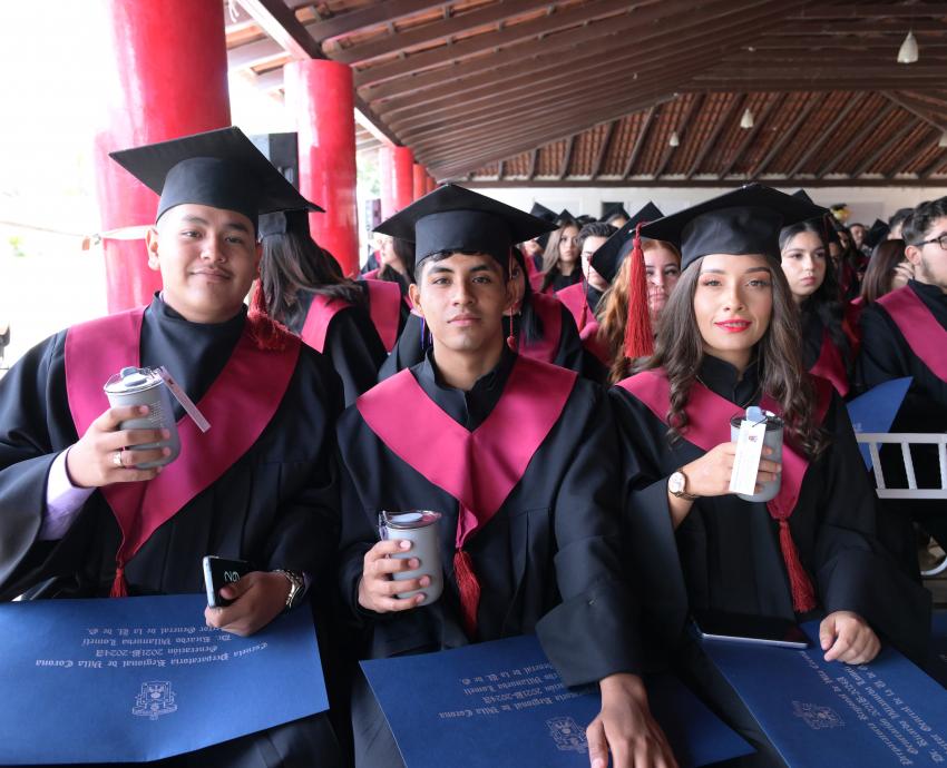 Apadrina Rector General a 270 bachilleres de Acatlán de Juárez y Villa Corona