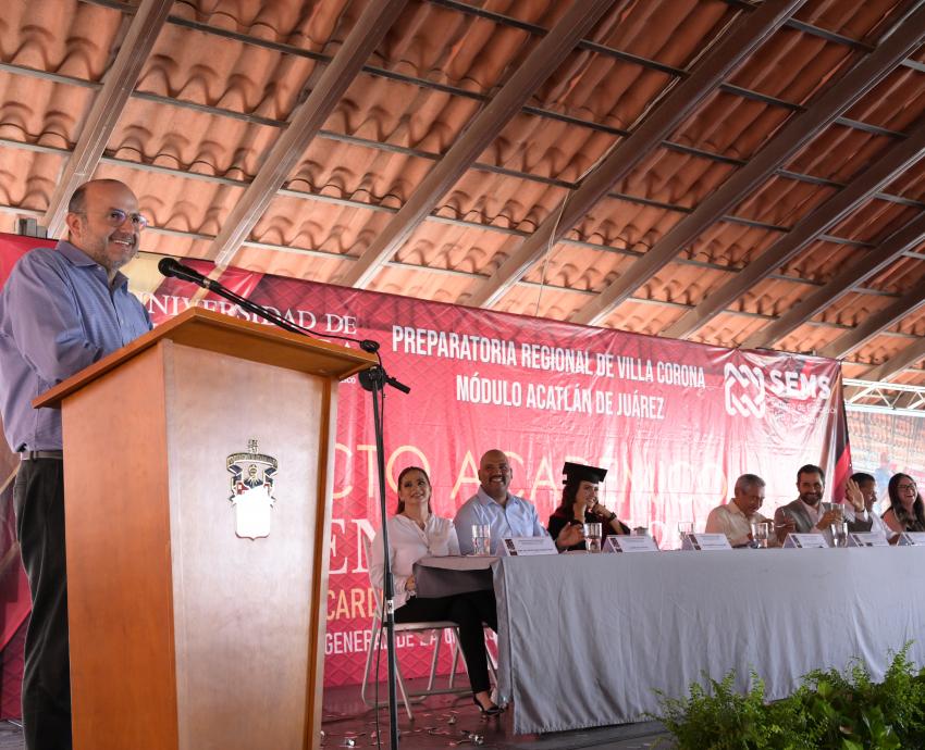 Apadrina Rector General a 270 bachilleres de Acatlán de Juárez y Villa Corona