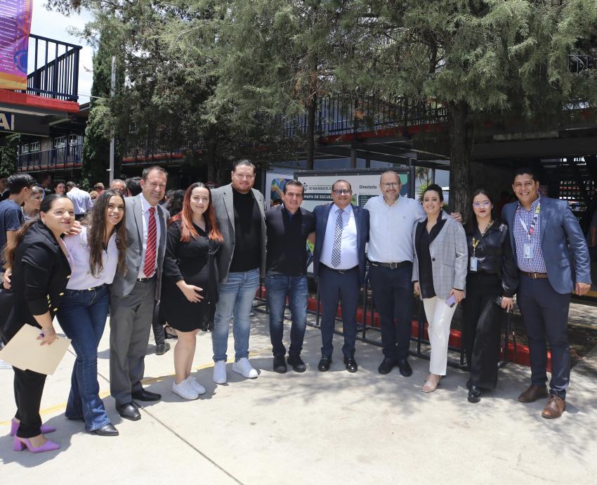 Por primera vez un rector apadrina a egresados de San Miguel el Alto