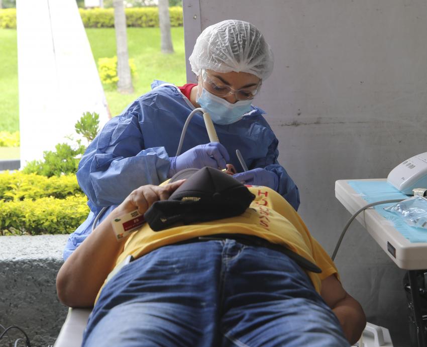 Refugiados reciben atención médica gratuita en brigadas “Nos late servir”