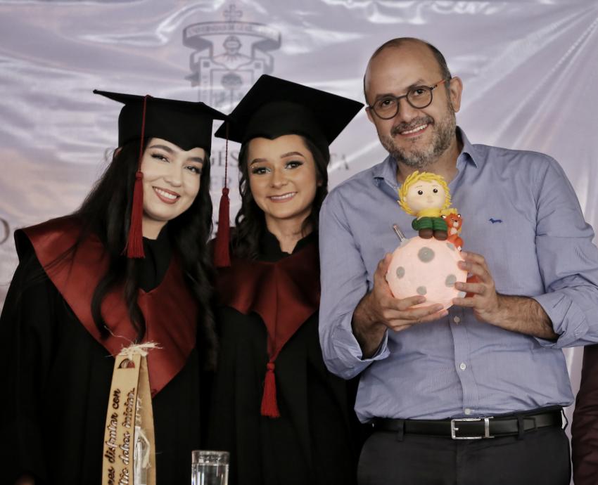 Apadrina Rector General a 137 alumnos de la Preparatoria Regional de Zapotiltic