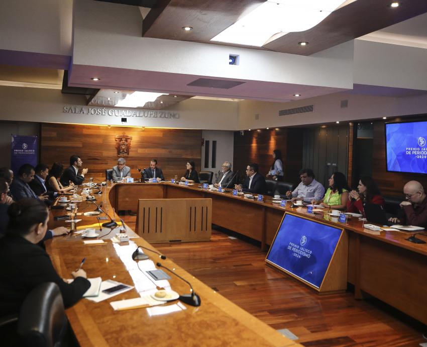 Entrega UdeG estafeta del Premio Jalisco de Periodismo a Universidad LAMAR