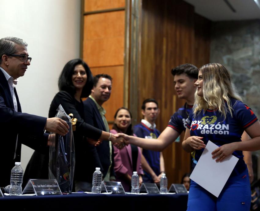 Premian a los mejores del primer Torneo UDG E-Sports  