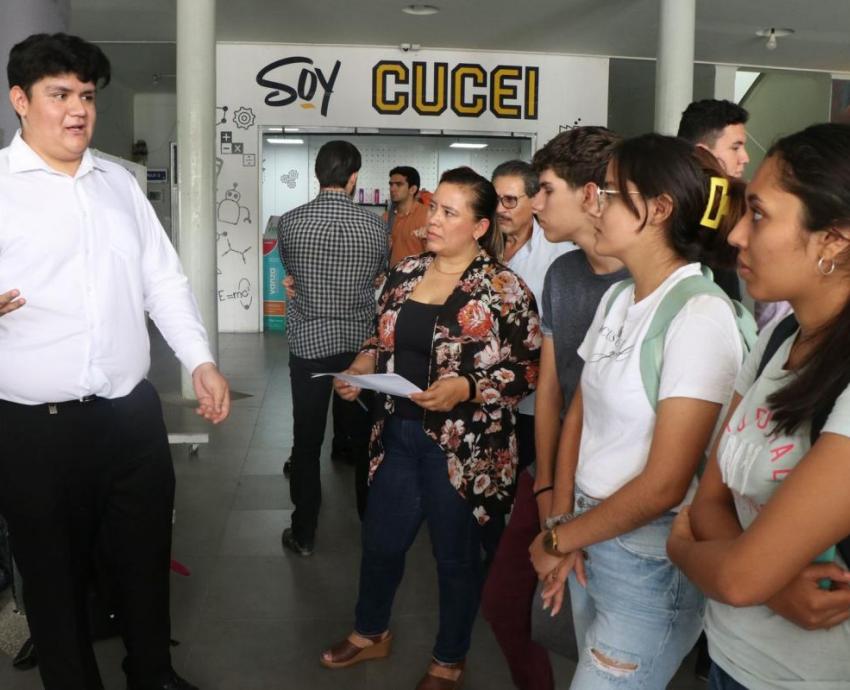 Fomentan las vocaciones científicas con Feria de Ciencias en CUCEI