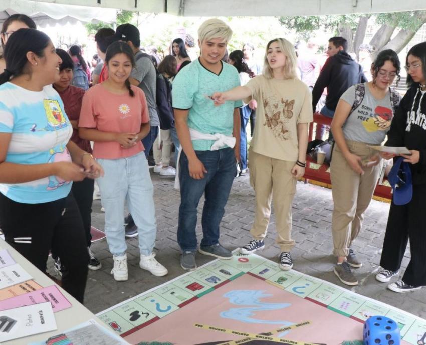 Fomentan las vocaciones científicas con Feria de Ciencias en CUCEI