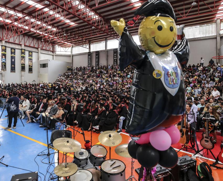 Realizan graduación incluyente en Preparatoria 6 