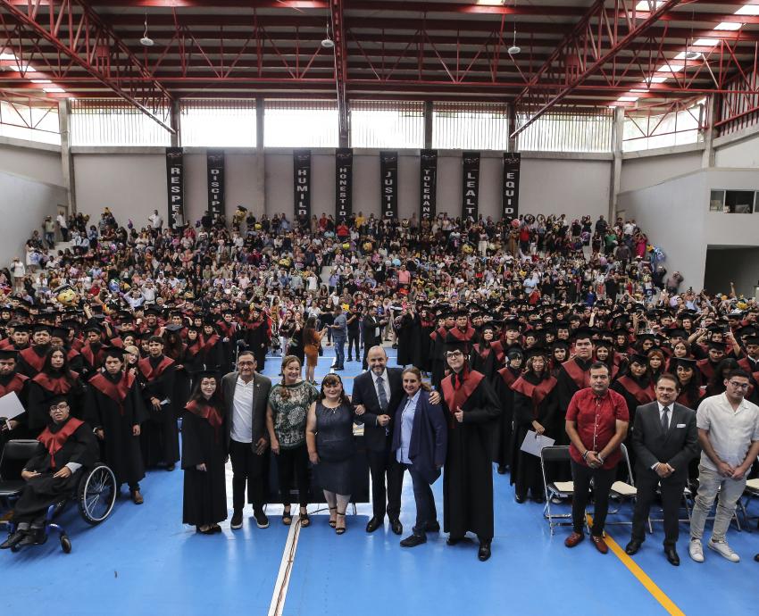 Realizan graduación incluyente en Preparatoria 6 