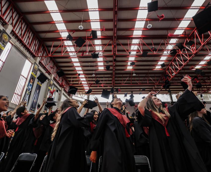 Realizan graduación incluyente en Preparatoria 6 