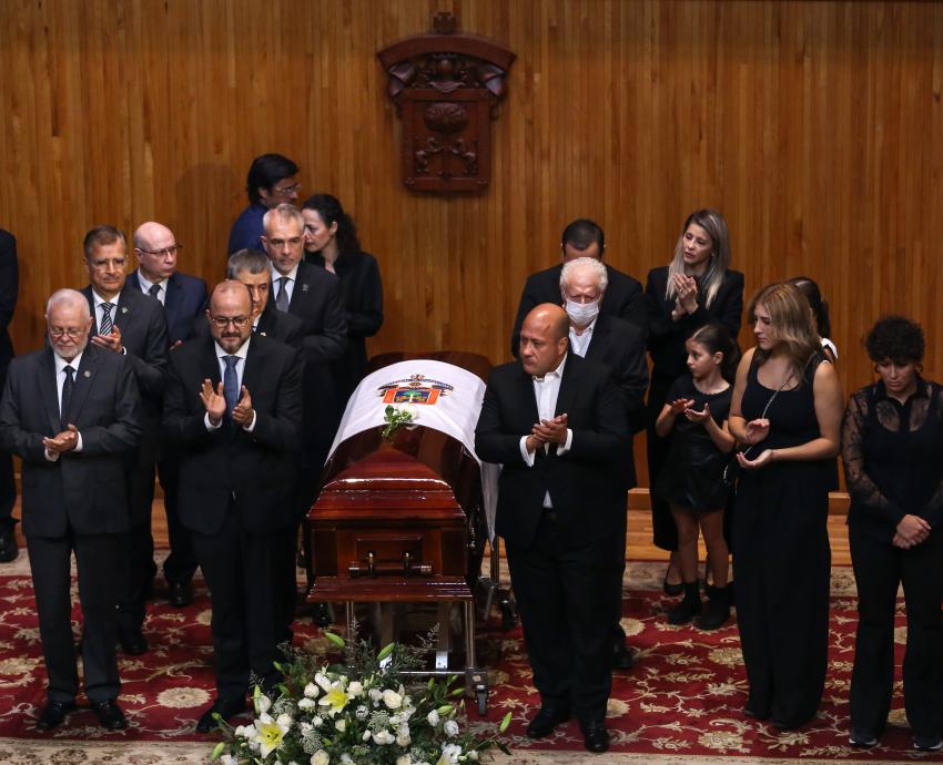 Rinde UdeG homenaje póstumo al Exrector Enrique Javier Alfaro Anguiano