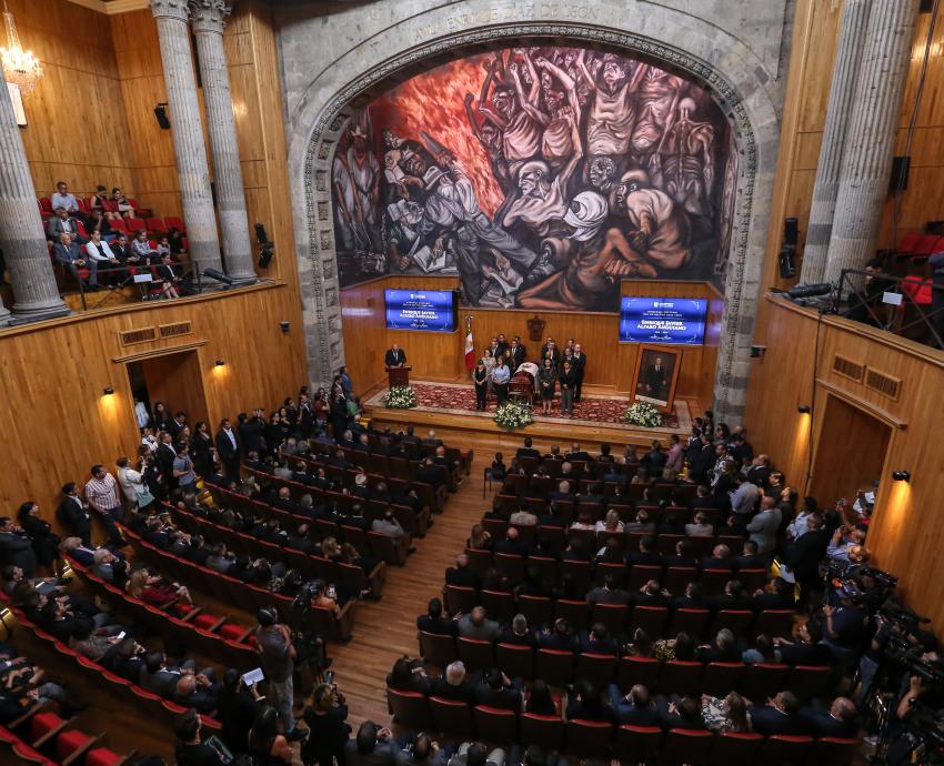 Rinde UdeG homenaje póstumo al Exrector Enrique Javier Alfaro Anguiano