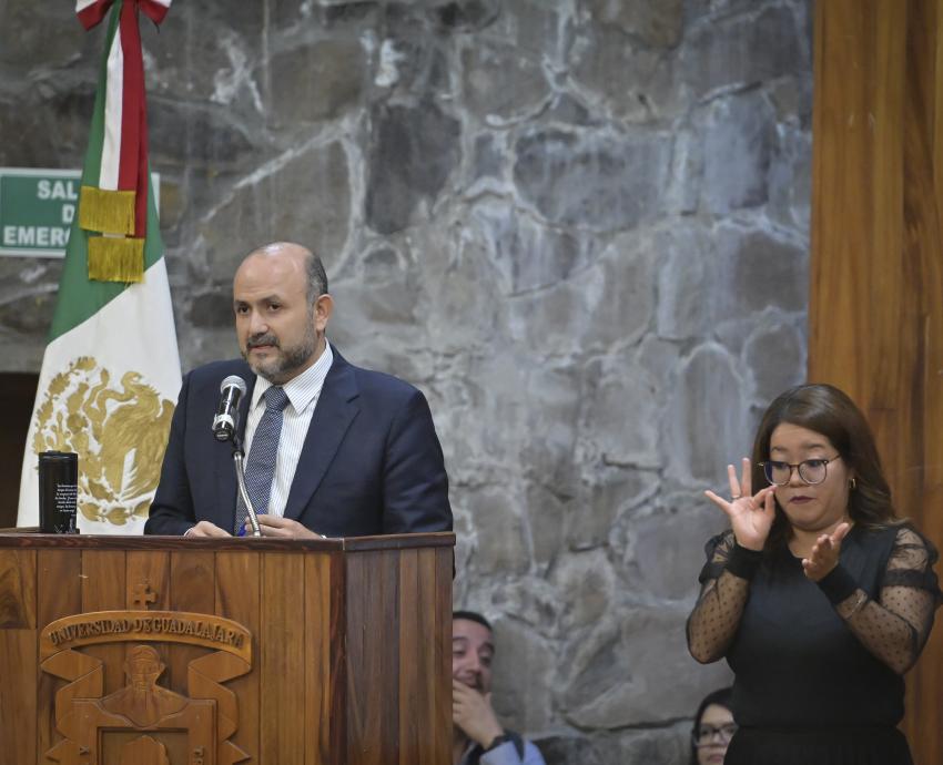En el Día del Abogado apadrina Rector General a 116 abogados 