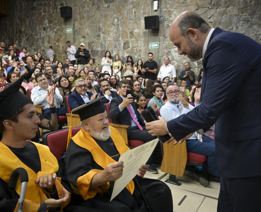 En el Día del Abogado apadrina Rector General a 116 abogados 